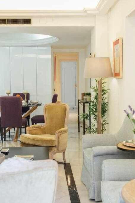Apartamento Boutique Abades Sevilla Bagian luar foto